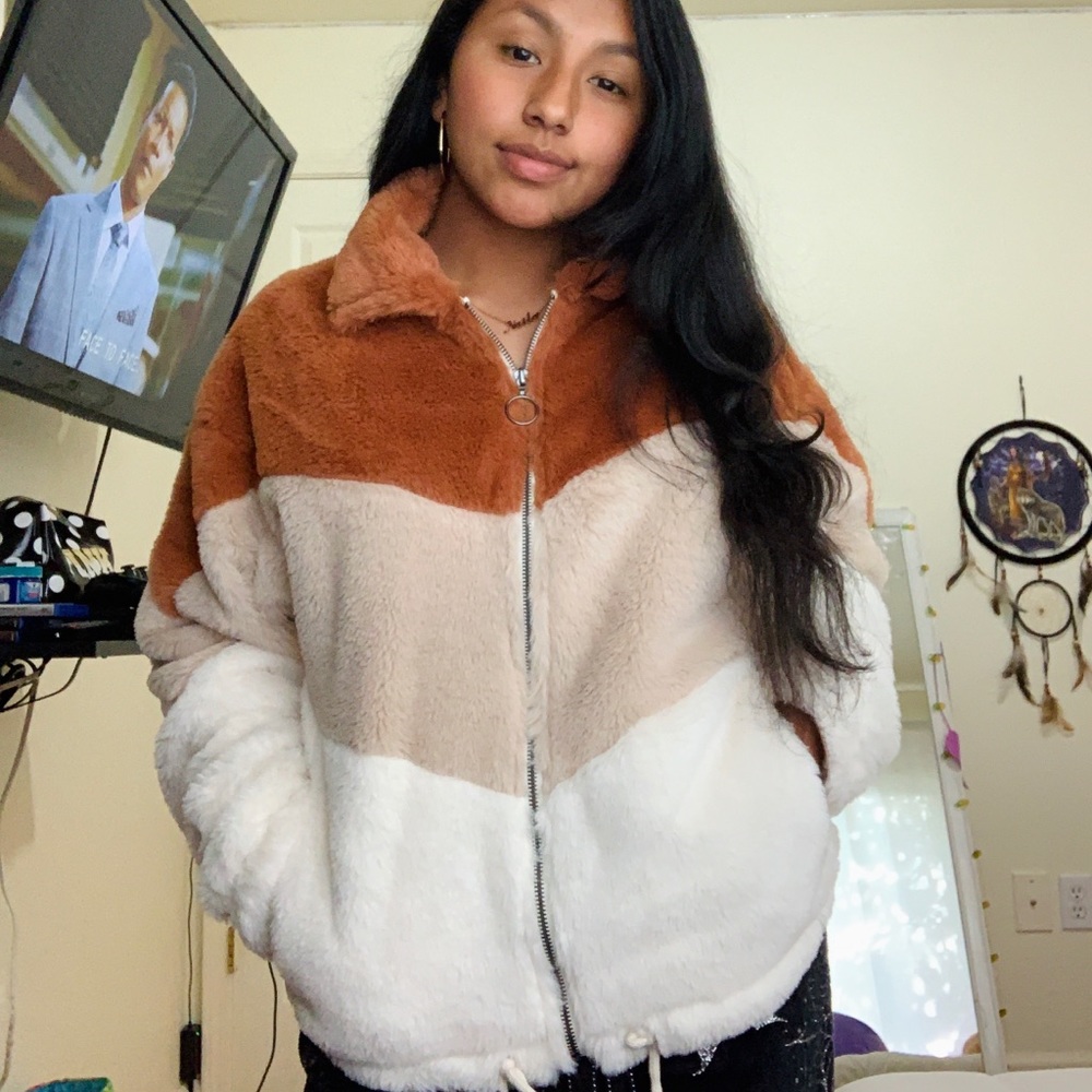 Cute multi colored Sherpa coat!💥